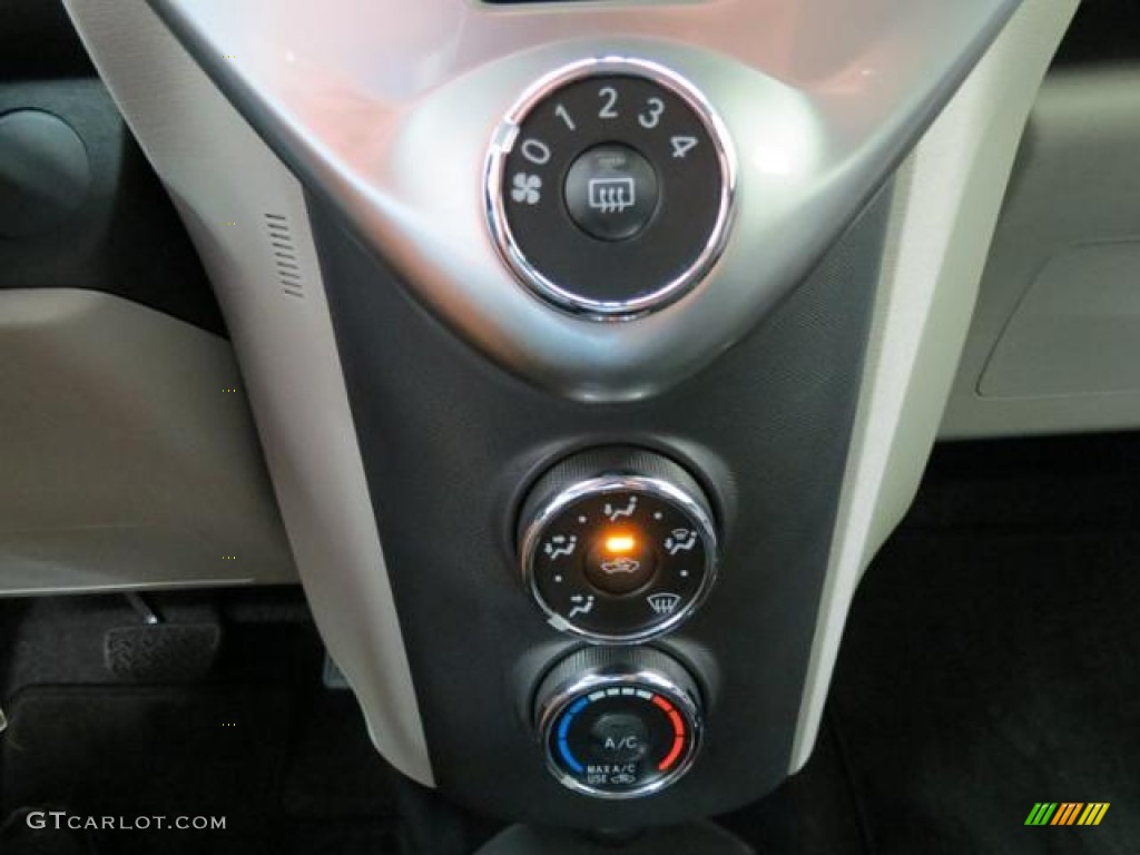 2013 Scion iQ Standard iQ Model Controls Photo #82121230