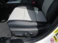 Super White - Camry SE Photo No. 24