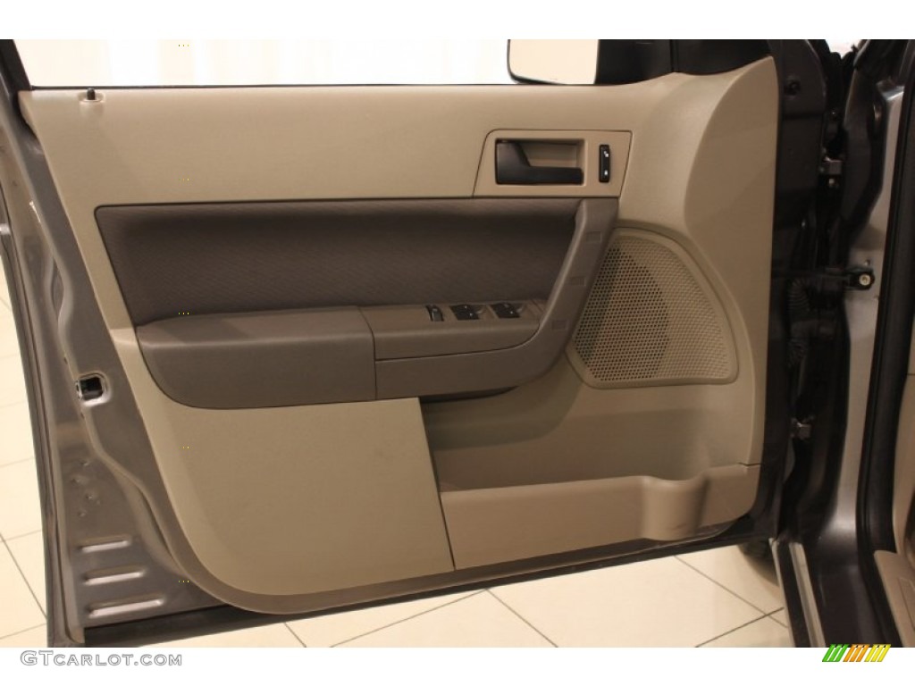 2009 Focus SE Sedan - Sterling Grey Metallic / Medium Stone photo #4