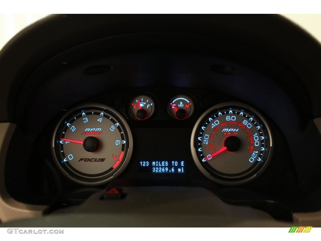 2009 Focus SE Sedan - Sterling Grey Metallic / Medium Stone photo #7