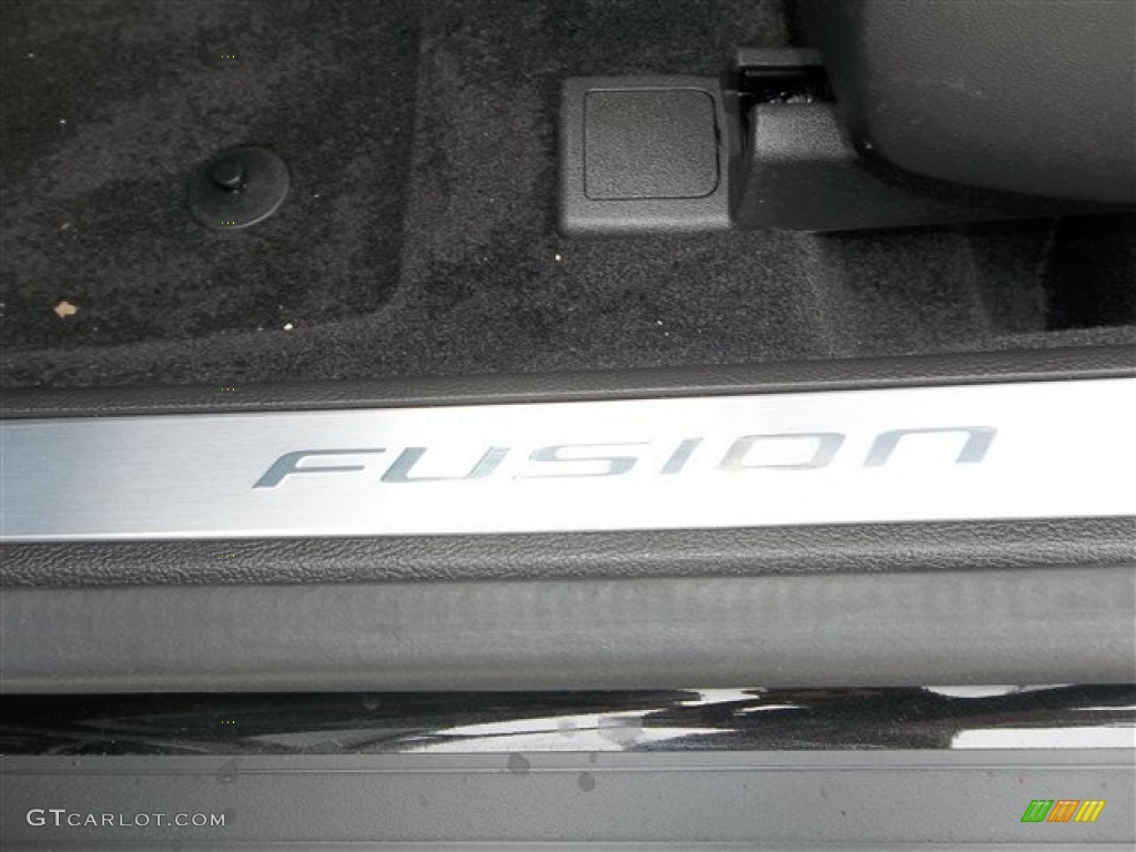 2013 Fusion Titanium - Tuxedo Black Metallic / Charcoal Black photo #23