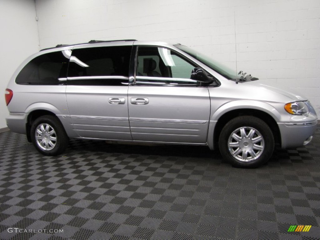 Bright Silver Metallic 2007 Chrysler Town & Country Touring Exterior Photo #82130913