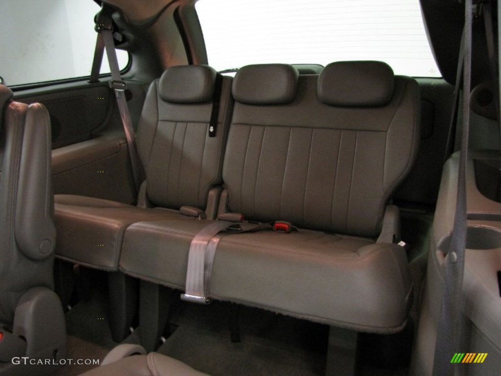 2007 Chrysler Town & Country Touring Rear Seat Photo #82131034