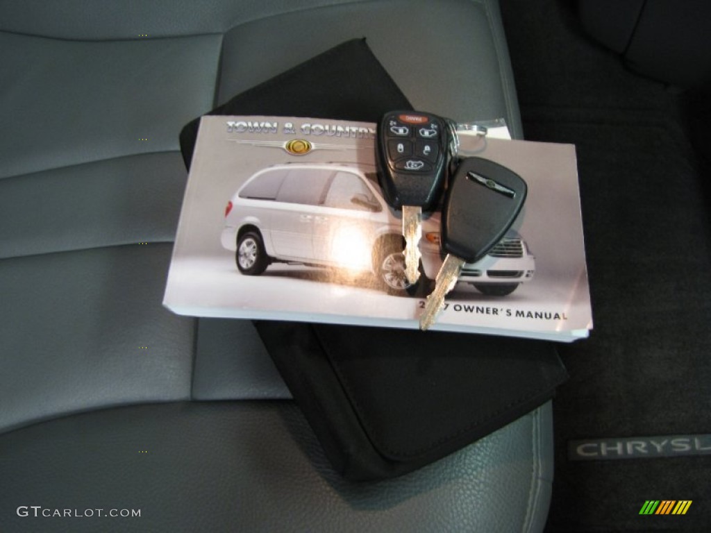 2007 Chrysler Town & Country Touring Keys Photo #82131531