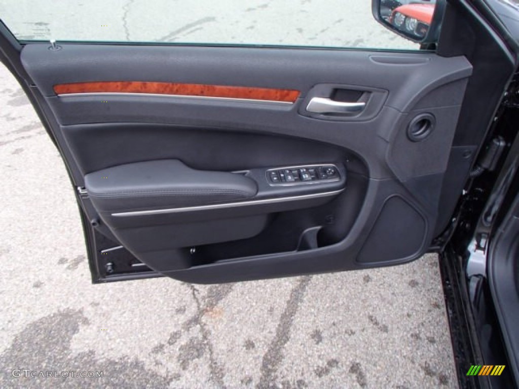2013 Chrysler 300 AWD Black Door Panel Photo #82132577