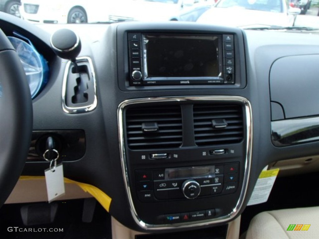 2013 Dodge Grand Caravan Crew Controls Photo #82135015