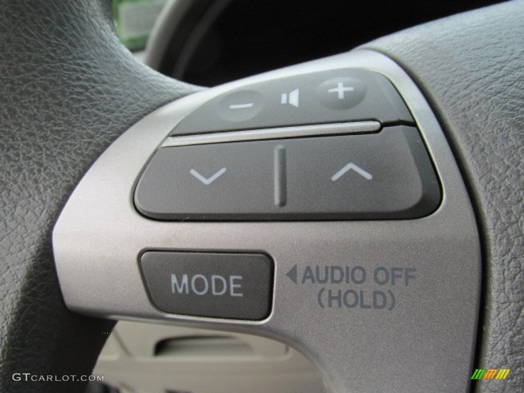 2011 Toyota Camry LE Controls Photo #82136490