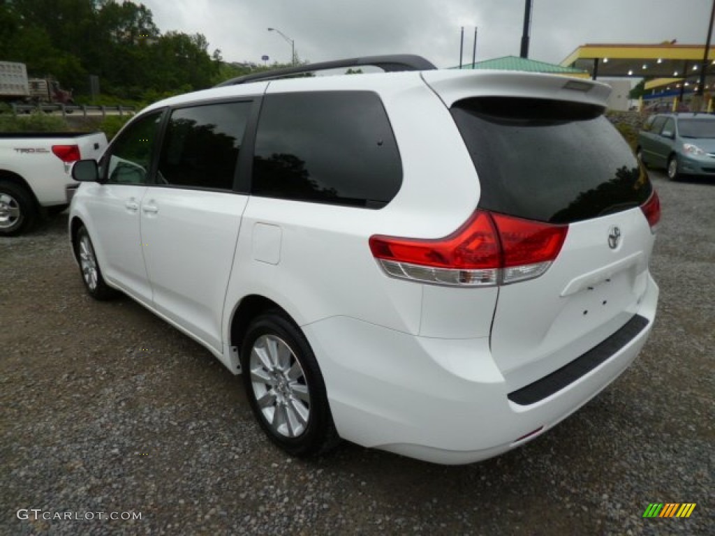 2011 Sienna LE AWD - Super White / Bisque photo #5