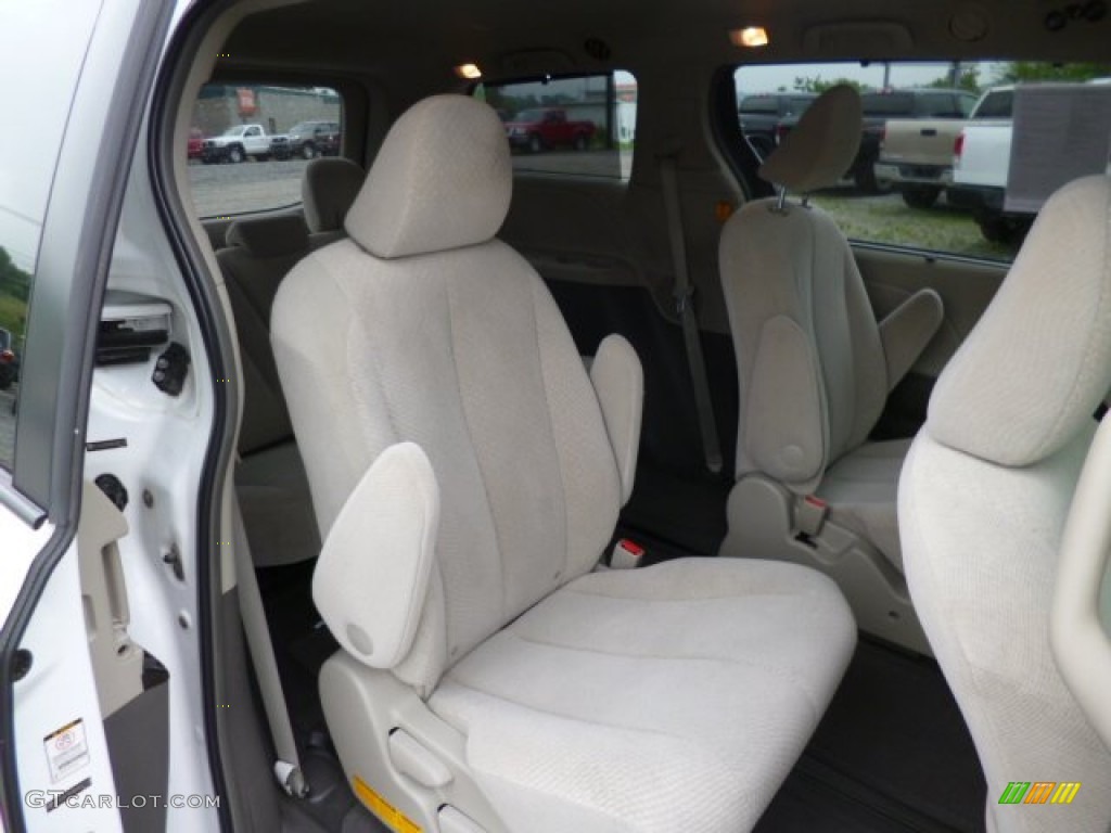 2011 Sienna LE AWD - Super White / Bisque photo #9