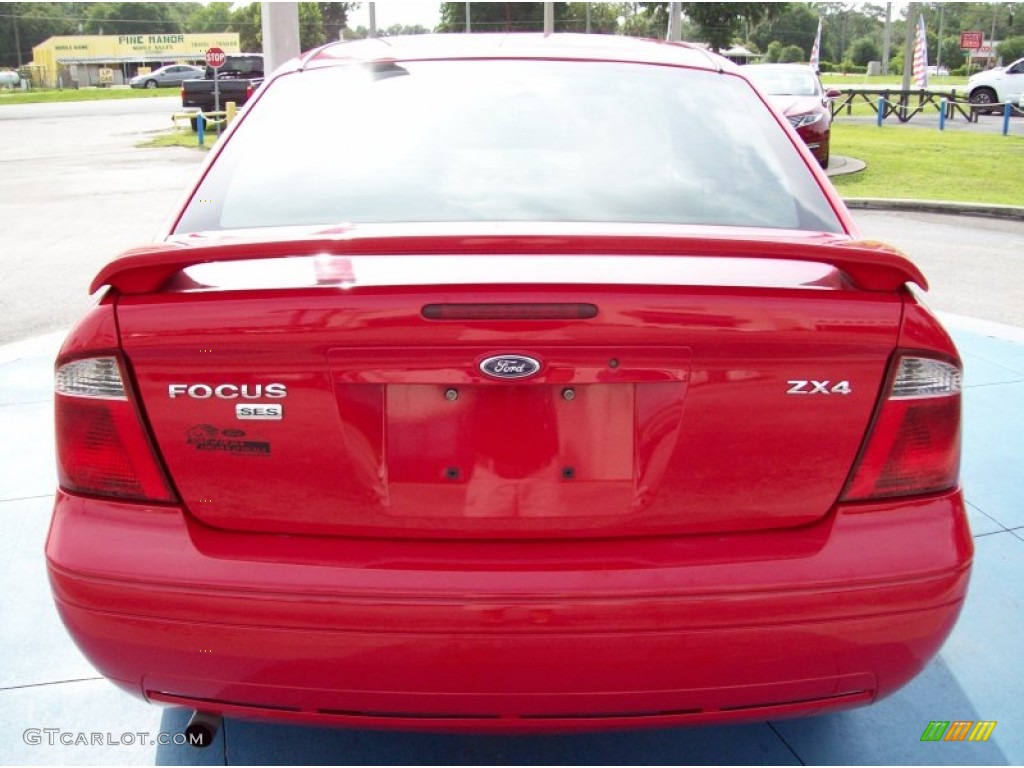 2006 Focus ZX4 SES Sedan - Infra-Red / Dark Pebble/Light Pebble photo #4