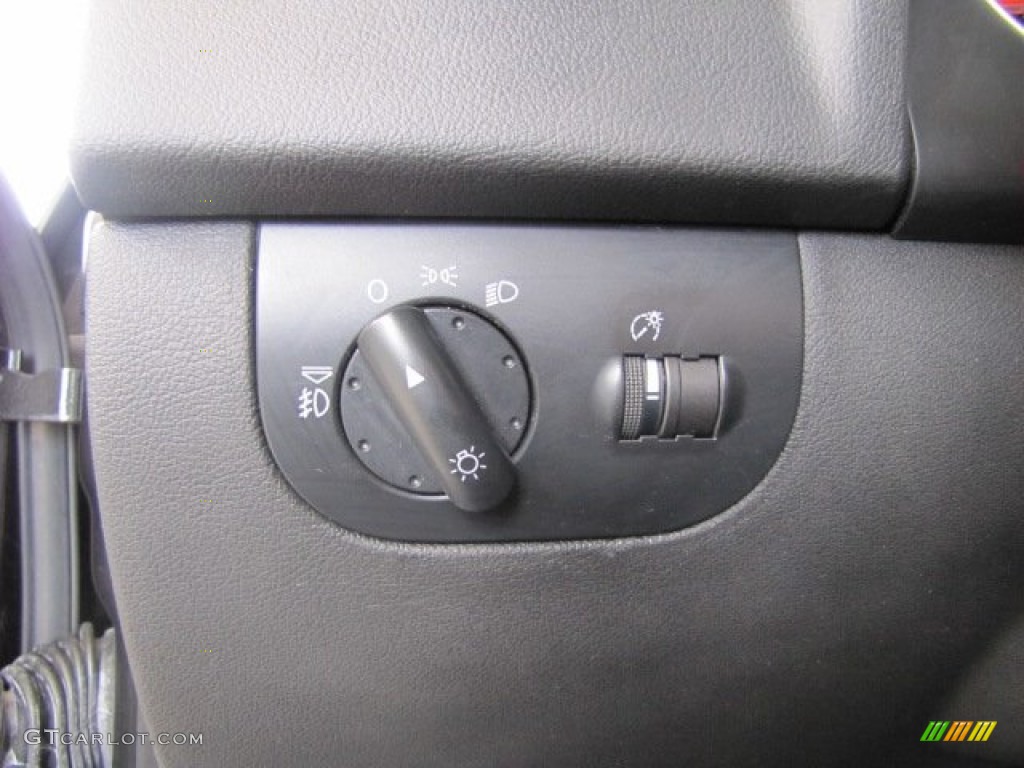 2001 Audi TT 1.8T Coupe Controls Photo #82139317