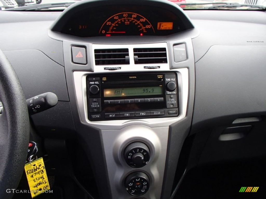 2009 Toyota Yaris S 3 Door Liftback Controls Photo #82139727
