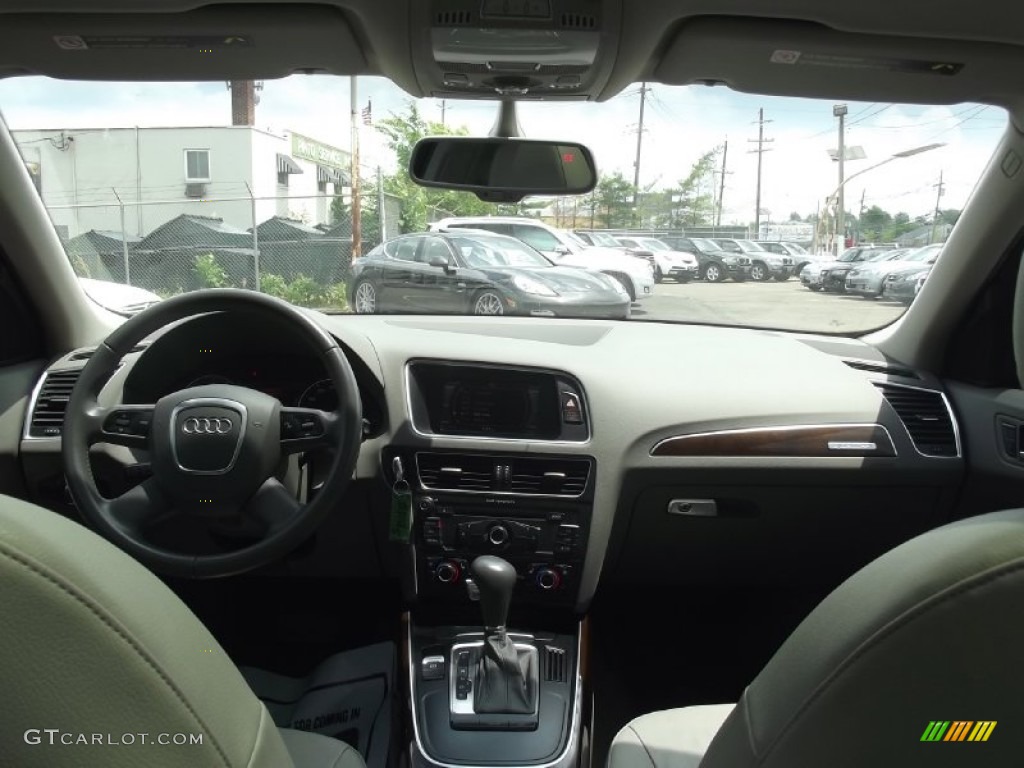 2009 Q5 3.2 Premium quattro - Deep Sea Blue Pearl Effect / Light Gray photo #32