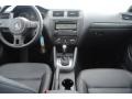Black - Jetta SE Sedan Photo No. 29