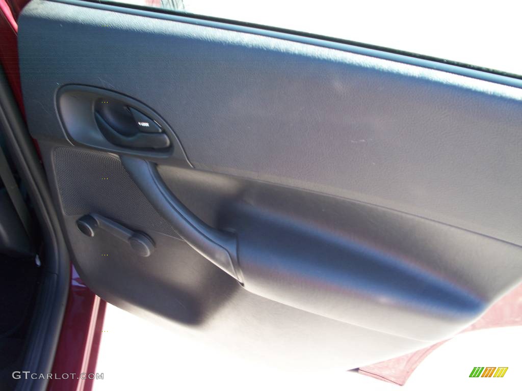 2006 Focus ZX5 S Hatchback - Dark Toreador Red Metallic / Charcoal/Charcoal photo #14