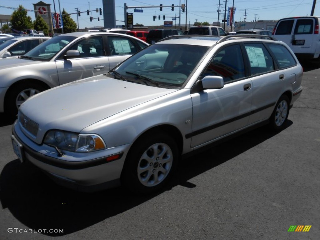 2000 V40 1.9T Wagon - Silver Metallic / Off Black photo #1