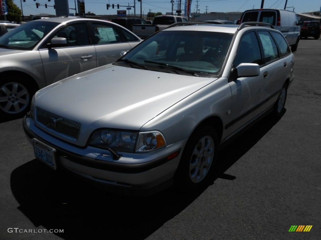 2000 V40 1.9T Wagon - Silver Metallic / Off Black photo #2