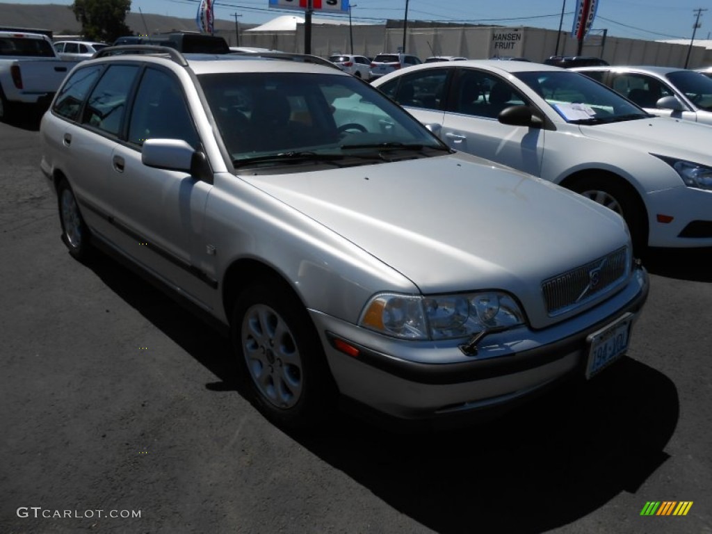 2000 V40 1.9T Wagon - Silver Metallic / Off Black photo #3