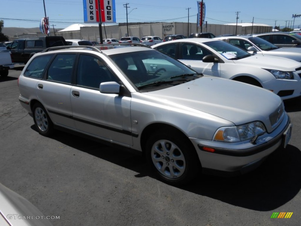 2000 V40 1.9T Wagon - Silver Metallic / Off Black photo #4