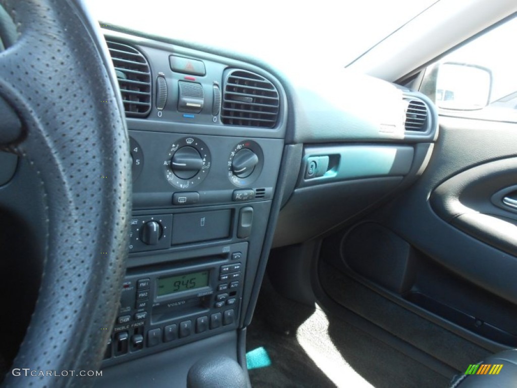 2000 V40 1.9T Wagon - Silver Metallic / Off Black photo #24