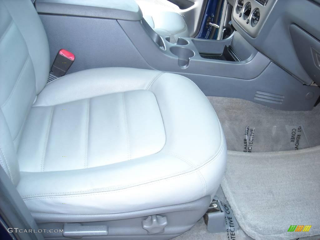 2004 Explorer XLT - Medium Wedgewood Blue Metallic / Graphite photo #8