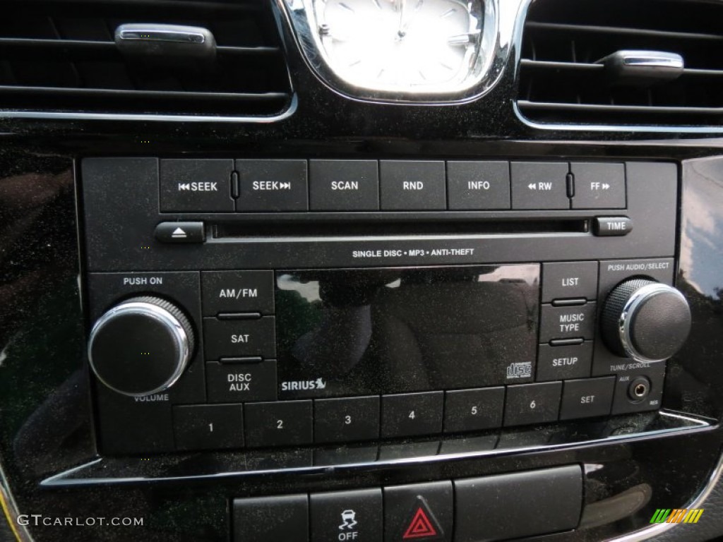 2012 Chrysler 200 Touring Convertible Audio System Photos