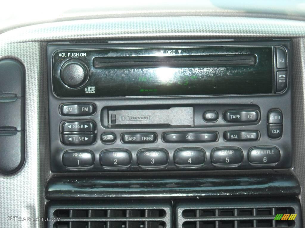 2004 Explorer XLT - Medium Wedgewood Blue Metallic / Graphite photo #27