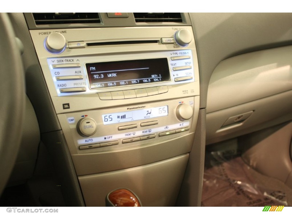 2011 Toyota Camry XLE Controls Photo #82156937