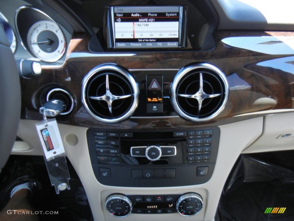 2013 Mercedes-Benz GLK 250 BlueTEC 4Matic Controls Photo #82162219