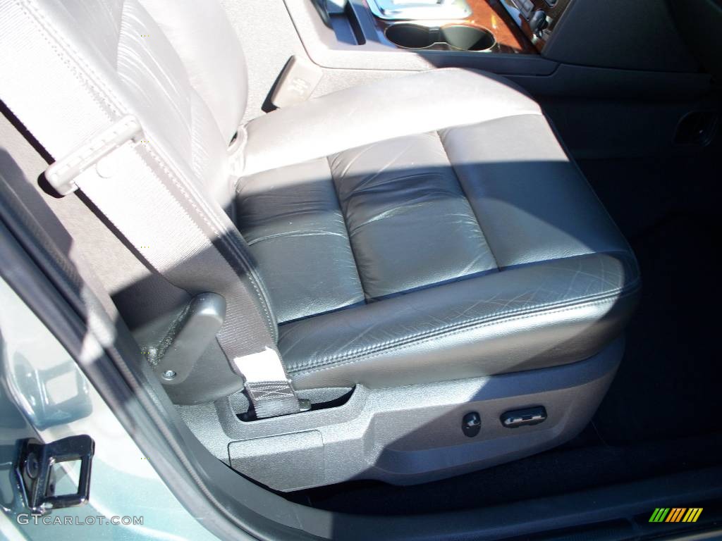 2005 Five Hundred Limited - Titanium Green Metallic / Pebble Beige photo #17