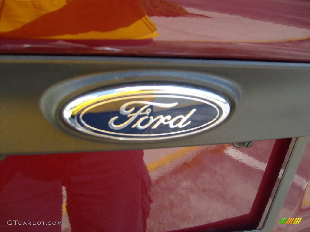2007 Focus ZX4 SE Sedan - Dark Toreador Red Metallic / Charcoal/Light Flint photo #11
