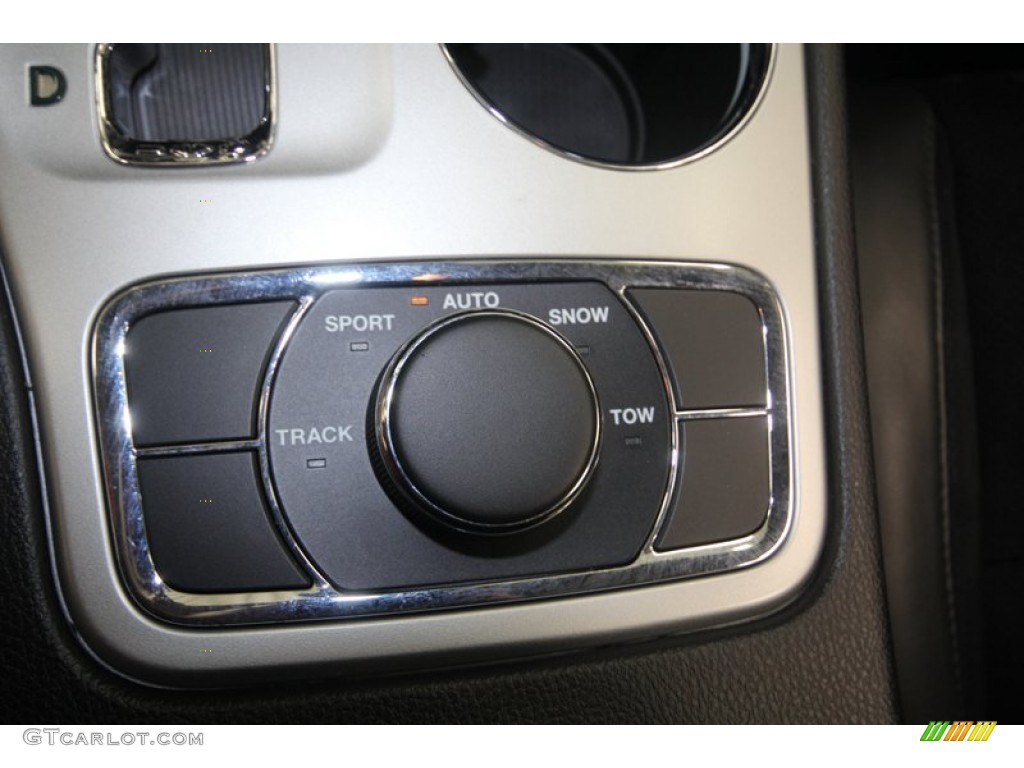 2013 Jeep Grand Cherokee SRT8 4x4 Controls Photo #82169279