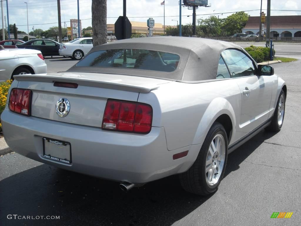 2007 Mustang V6 Deluxe Convertible - Satin Silver Metallic / Dark Charcoal photo #5