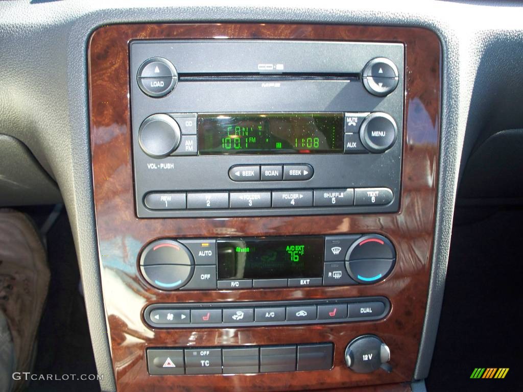 2005 Five Hundred Limited - Titanium Green Metallic / Pebble Beige photo #29