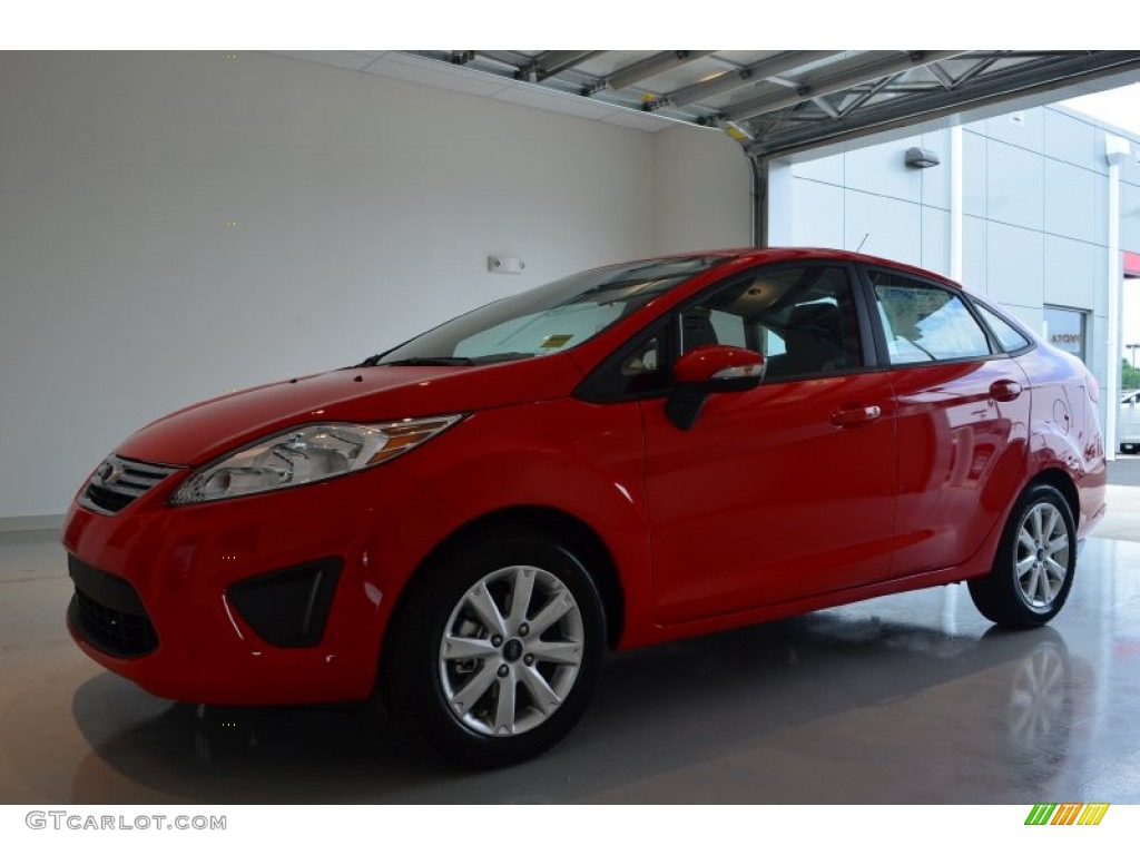 2013 Fiesta SE Sedan - Race Red / Charcoal Black photo #3