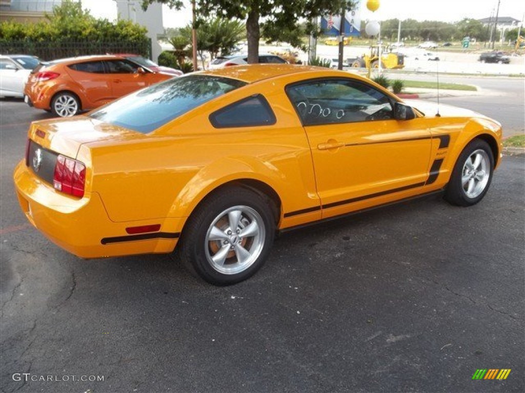 2007 Mustang V6 Premium Coupe - Grabber Orange / Dark Charcoal photo #5