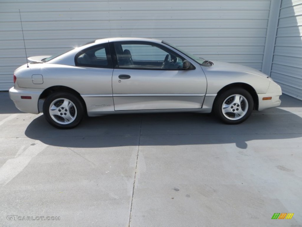 2005 Sunfire Coupe - Liquid Silver Metallic / Graphite photo #3