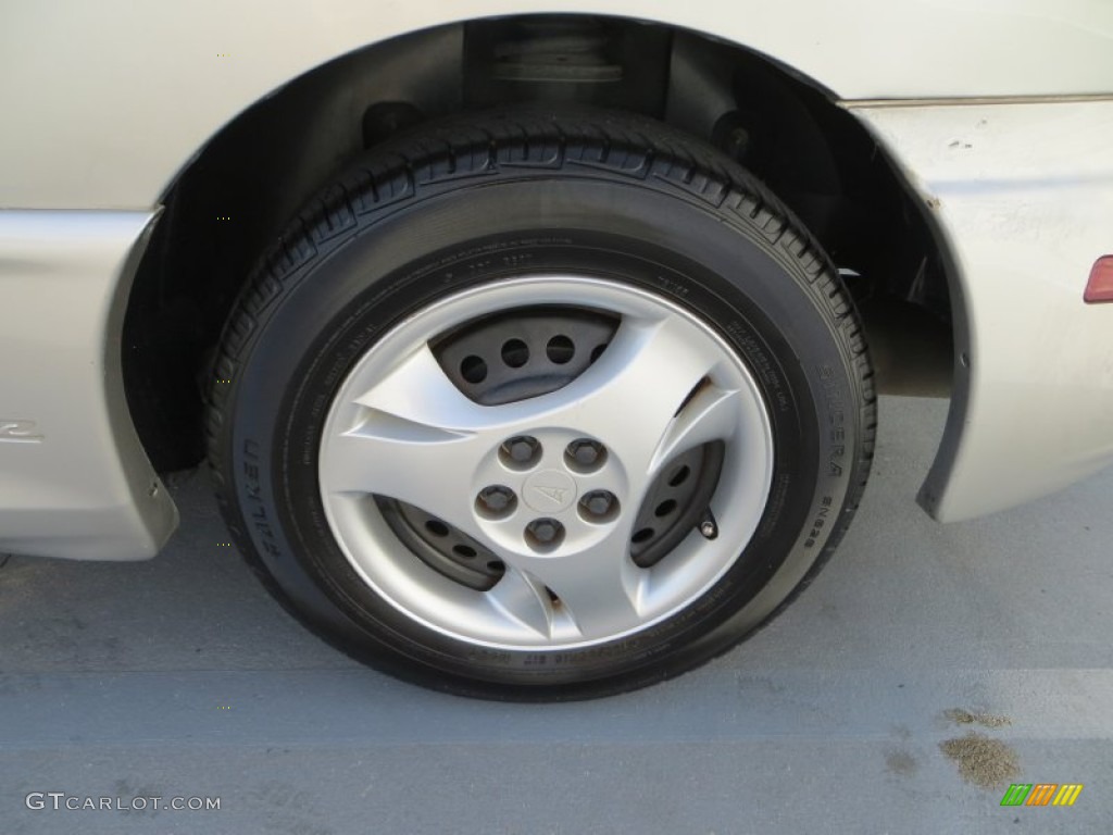 2005 Sunfire Coupe - Liquid Silver Metallic / Graphite photo #10