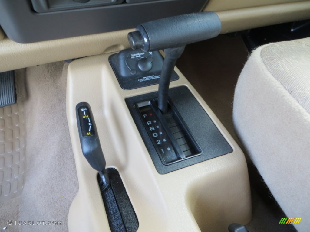 2002 Wrangler X 4x4 - Black / Camel Beige photo #31