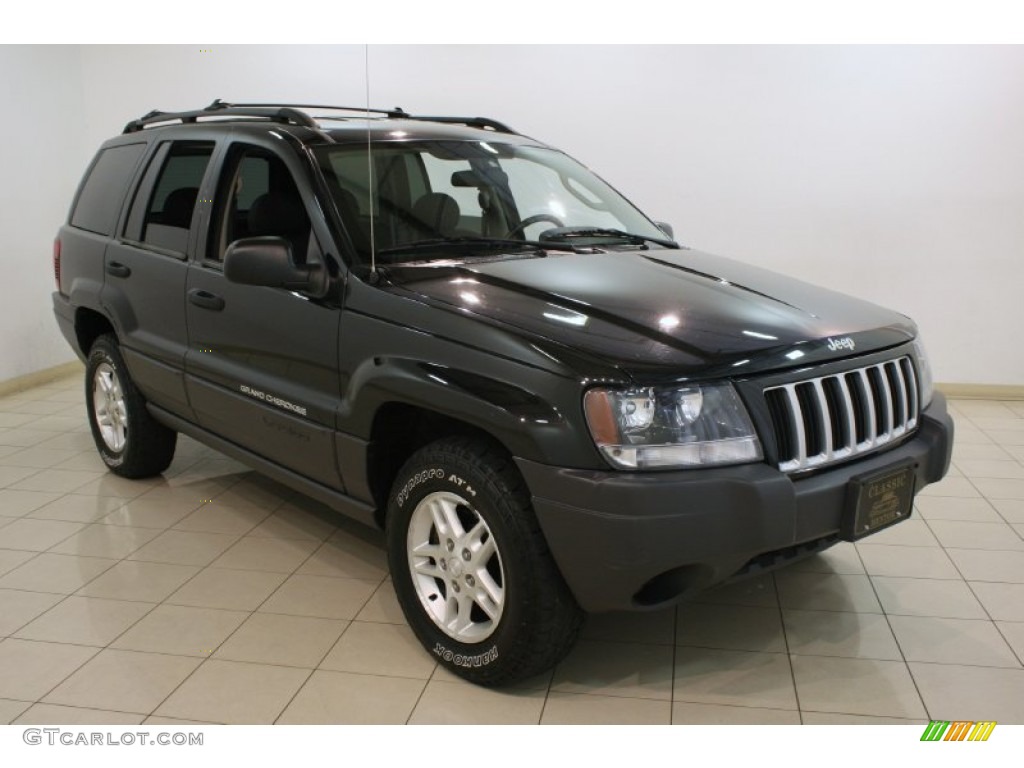 2004 Grand Cherokee Laredo 4x4 - Brillant Black Crystal Pearl / Dark Slate Gray photo #1