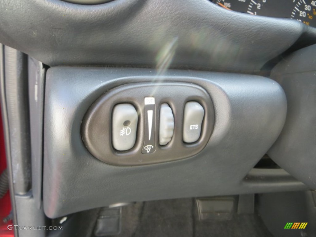 2003 Sunfire  - Victory Red / Graphite photo #33