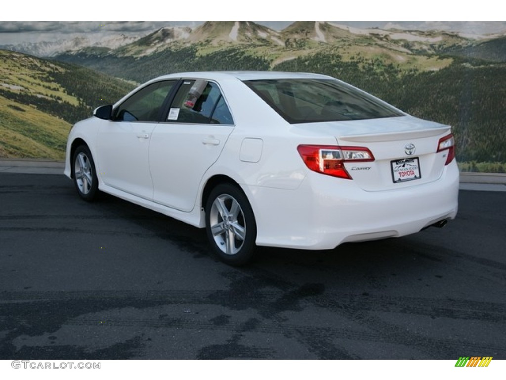 2013 Camry SE - Super White / Black/Ash photo #2