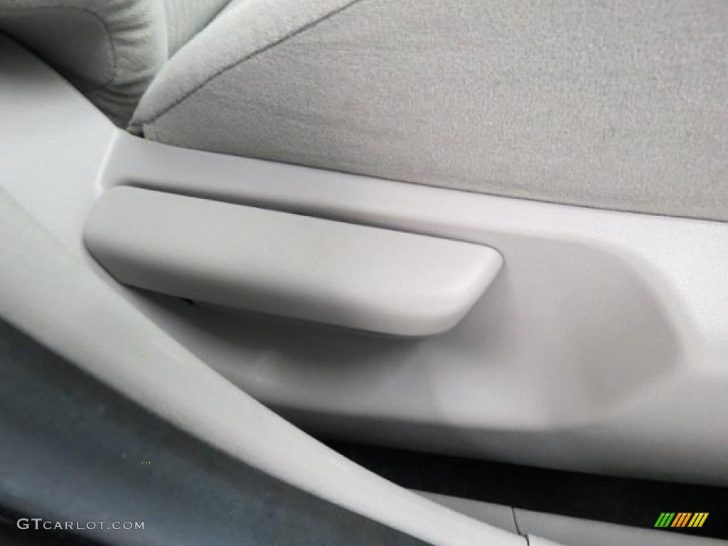 2010 Corolla LE - Classic Silver Metallic / Ash photo #19