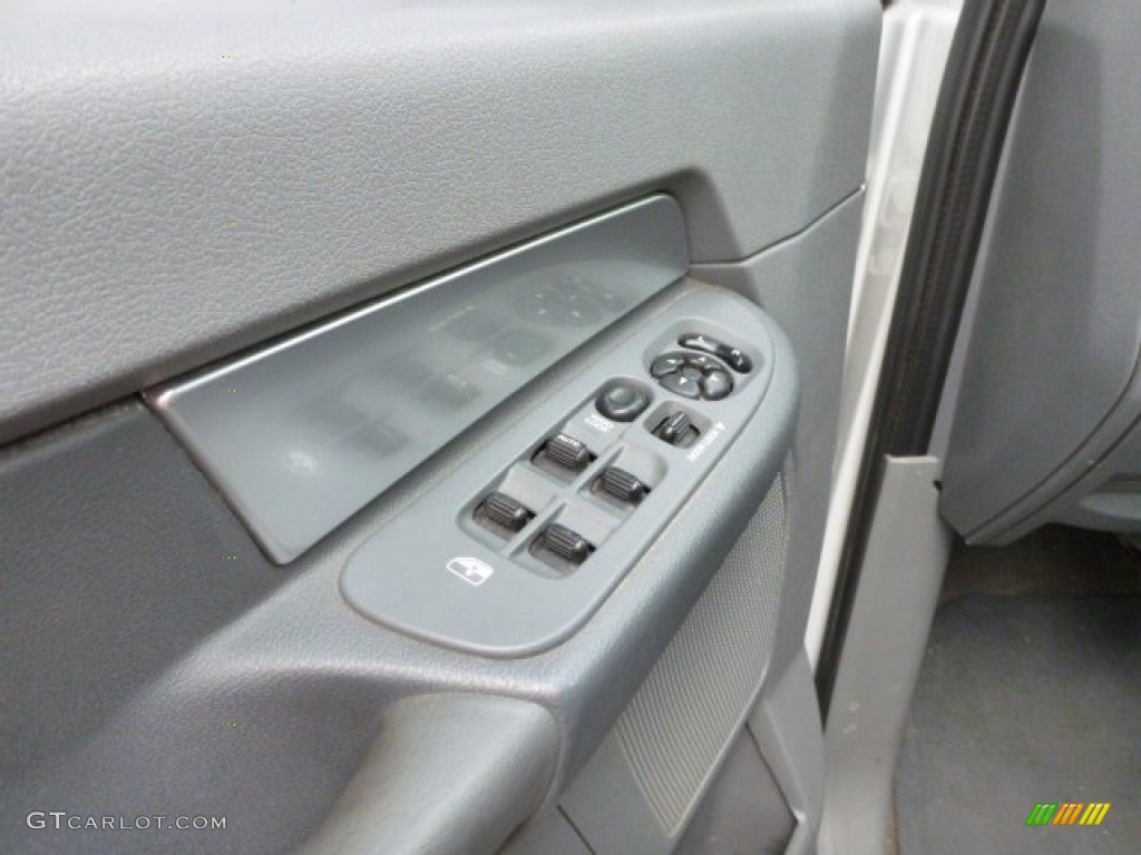 2007 Dodge Ram 2500 ST Quad Cab 4x4 Controls Photo #82208463