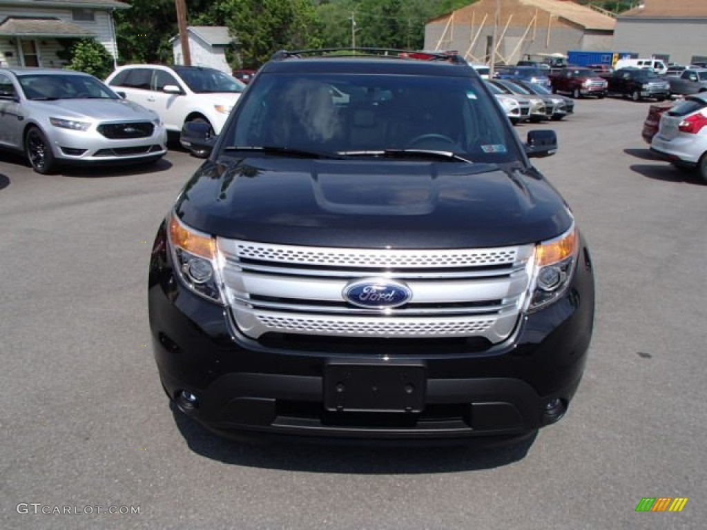 2013 Explorer XLT 4WD - Tuxedo Black Metallic / Charcoal Black photo #2