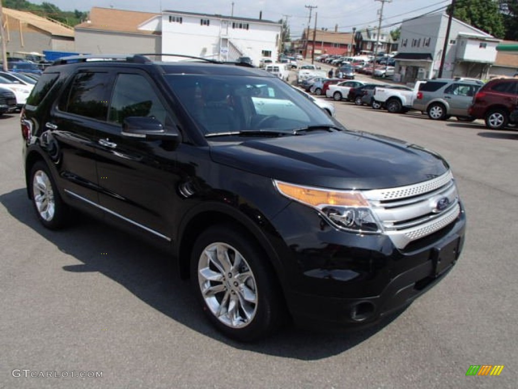 2013 Explorer XLT 4WD - Tuxedo Black Metallic / Charcoal Black photo #3