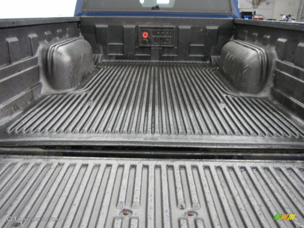 2002 Frontier XE Crew Cab 4x4 - Electric Blue Metallic / Charcoal photo #5