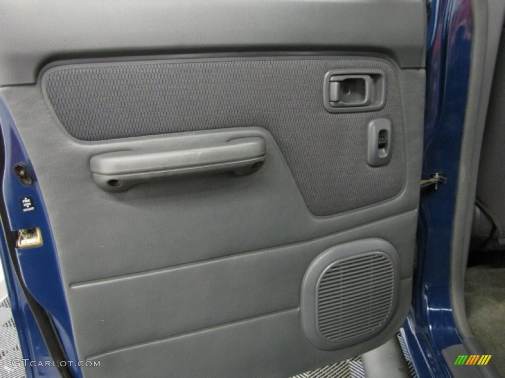 2002 Frontier XE Crew Cab 4x4 - Electric Blue Metallic / Charcoal photo #13
