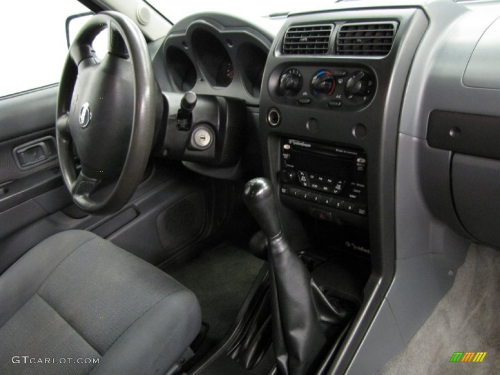 2002 Frontier XE Crew Cab 4x4 - Electric Blue Metallic / Charcoal photo #22