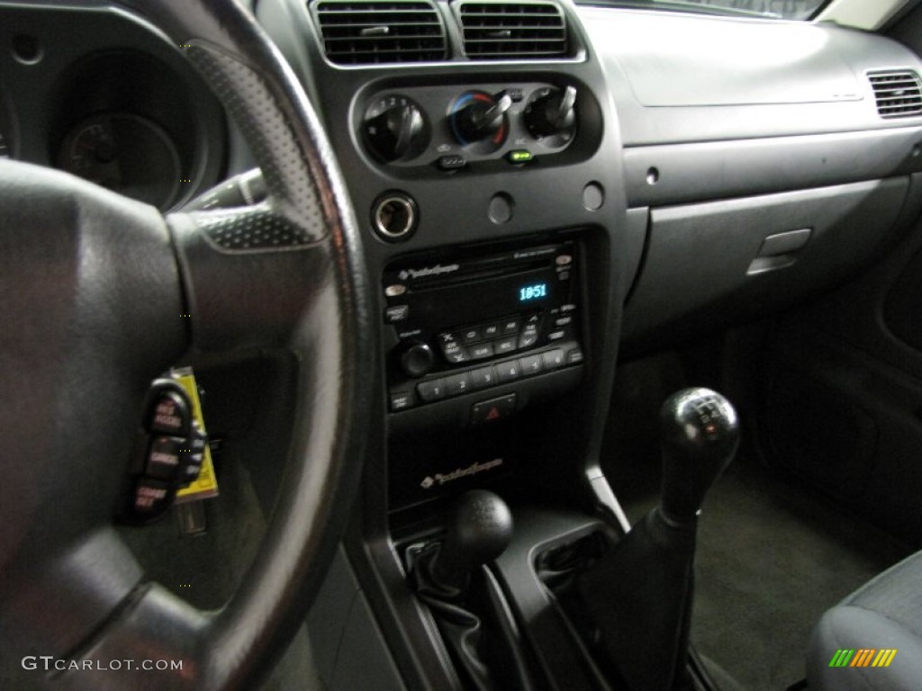 2002 Frontier XE Crew Cab 4x4 - Electric Blue Metallic / Charcoal photo #23